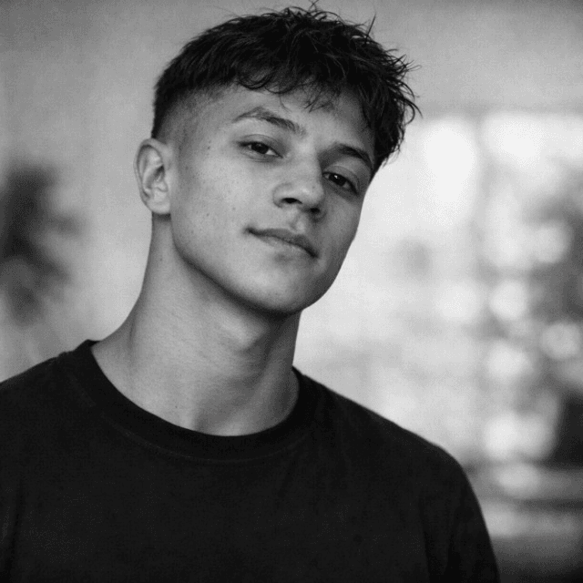 Marcos V. - Desenvolvedor Web e Mobile